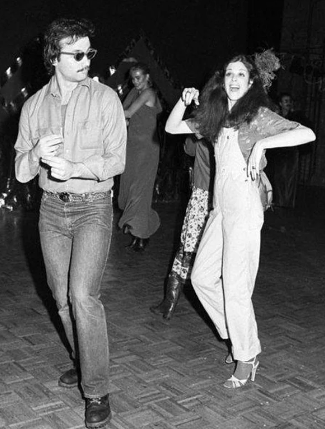 54 Steamy '70s Photos of Studio 54